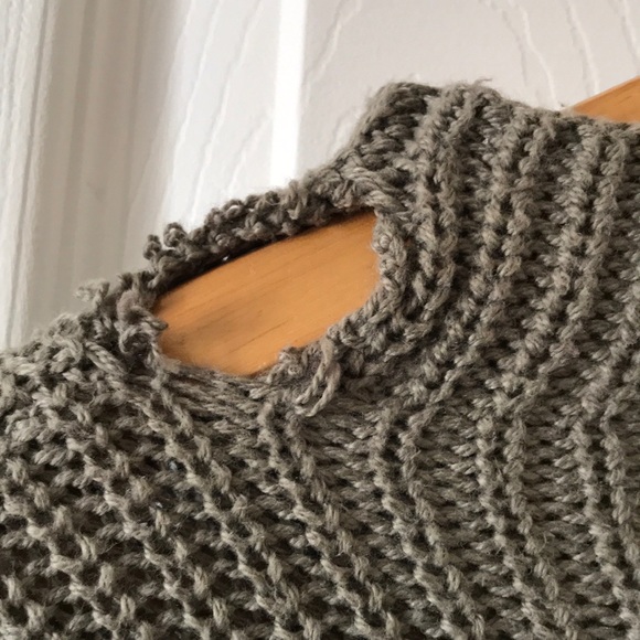 NEW WITH FLAW Olive green sweater - Picture 5 of 5